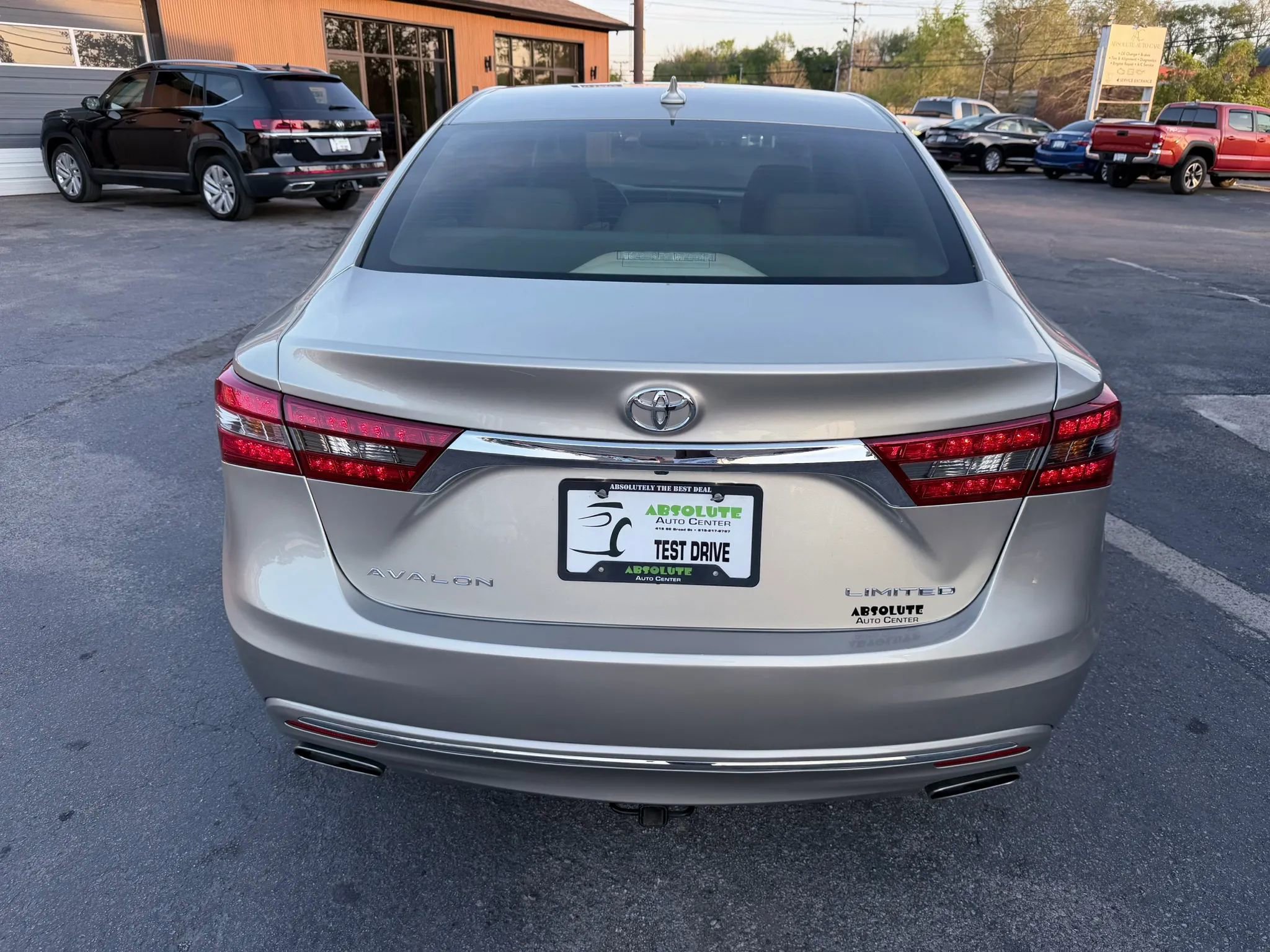 Used 2017 Toyota Avalon Limited FWD image 49