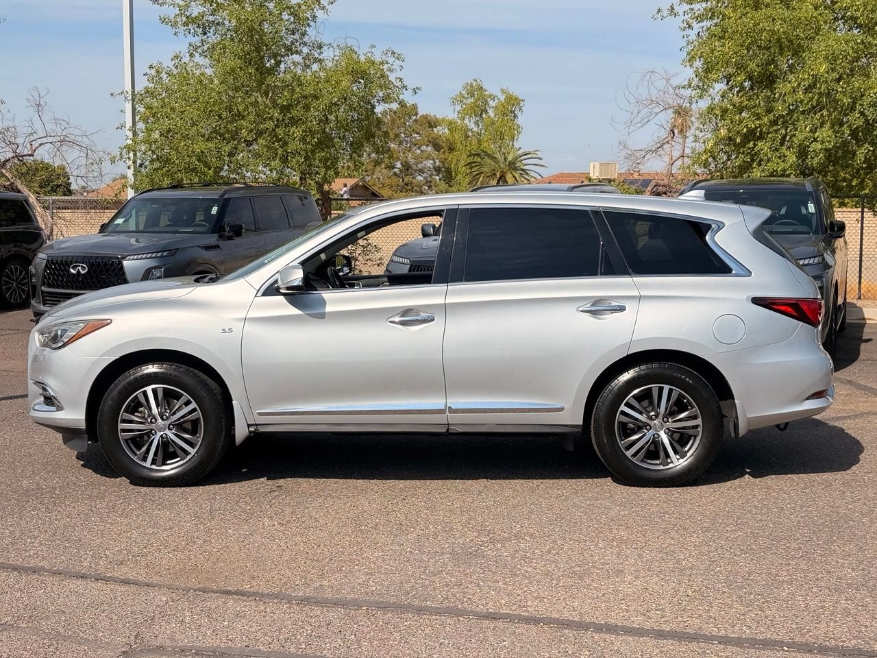 Used 2018 INFINITI QX60 Luxe AWD/4WD image 3
