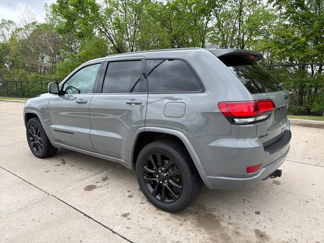 Used 2020 Jeep Grand Cherokee Altitude image 3