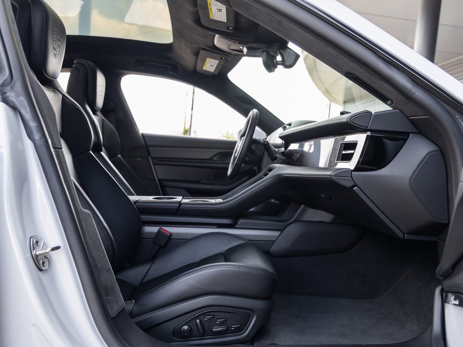 Used 2025 Porsche Taycan GTS image 46