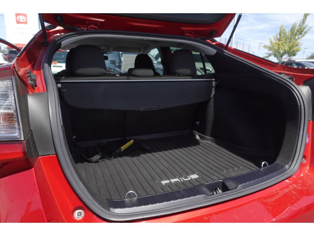 Certified 2021 Toyota Prius L Eco FWD image 22