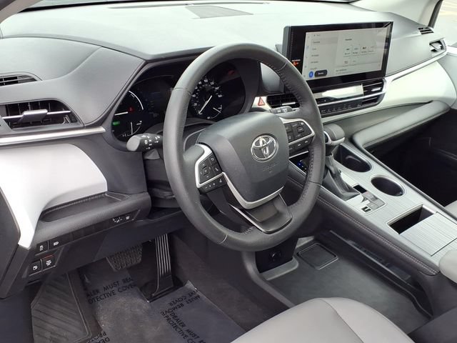 Used 2026 Toyota Sienna XLE FWD image 20