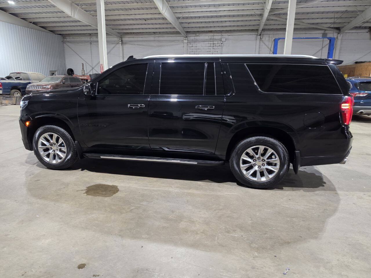 Used 2023 Chevrolet Suburban Premier AWD/4WD image 7