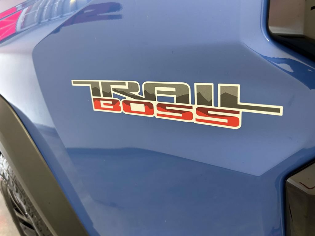 Used 2025 Chevrolet Colorado Trail Boss AWD/4WD image 10