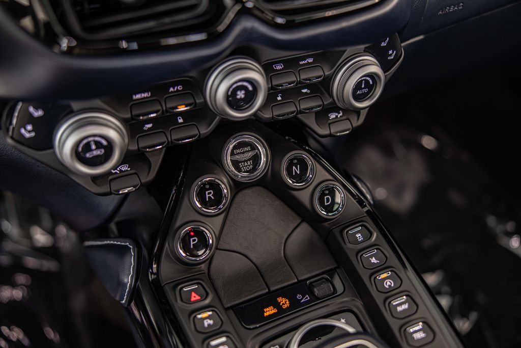 Used 2020 Aston Martin V8 Vantage Coupe RWD image 26
