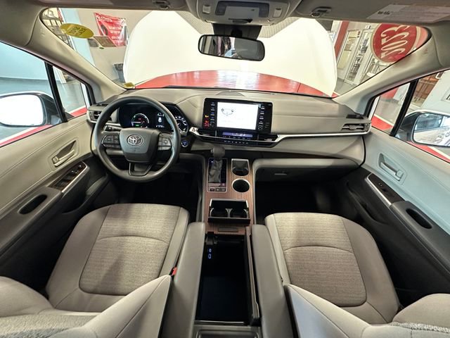 Certified 2023 Toyota Sienna LE AWD/4WD image 13