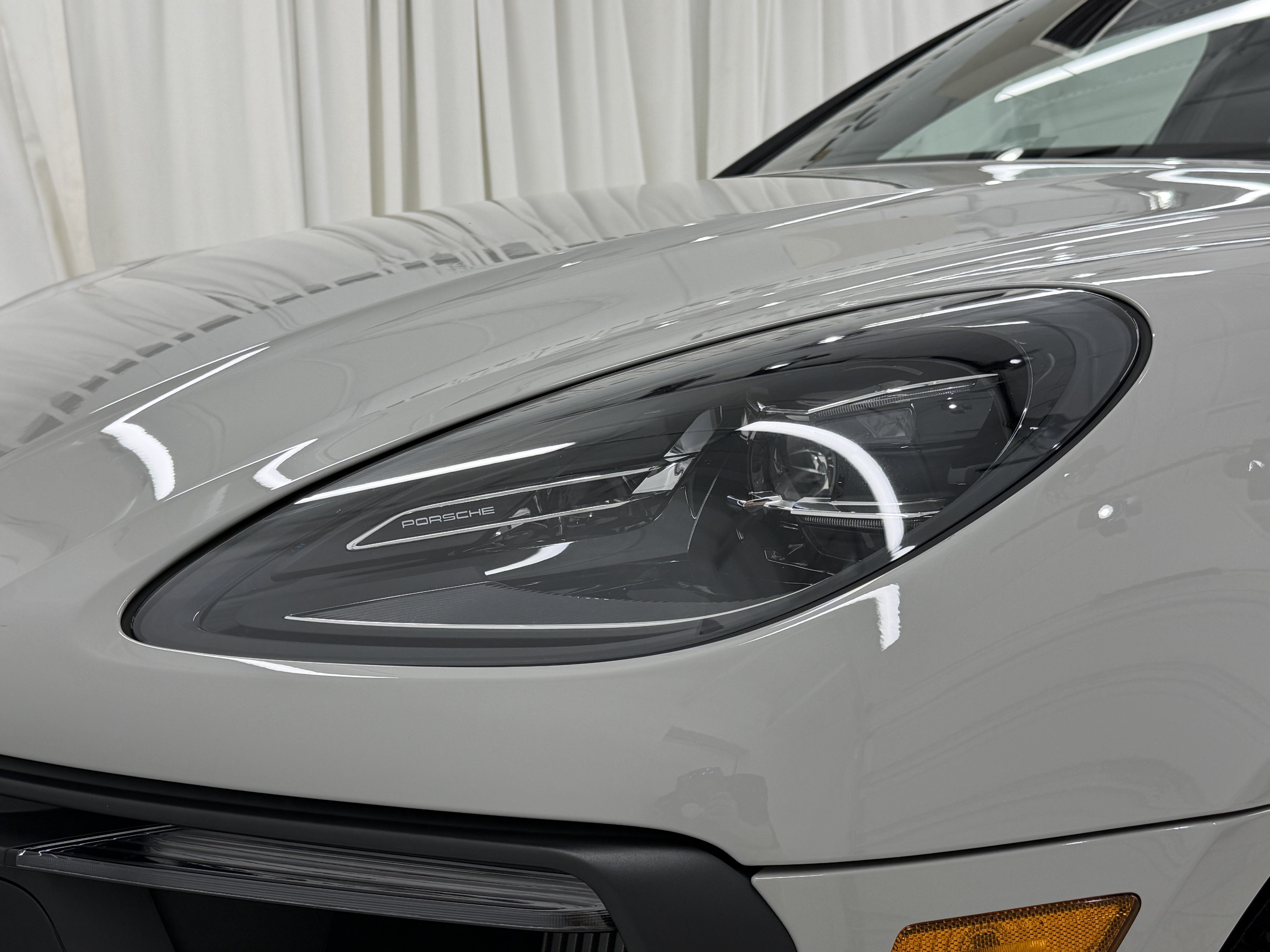 Certified 2023 Porsche Macan S AWD/4WD image 17