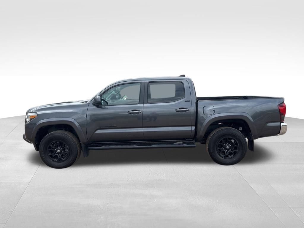 Used 2020 Toyota Tacoma SR5 w/ Blackout Package AWD/4WD image 10