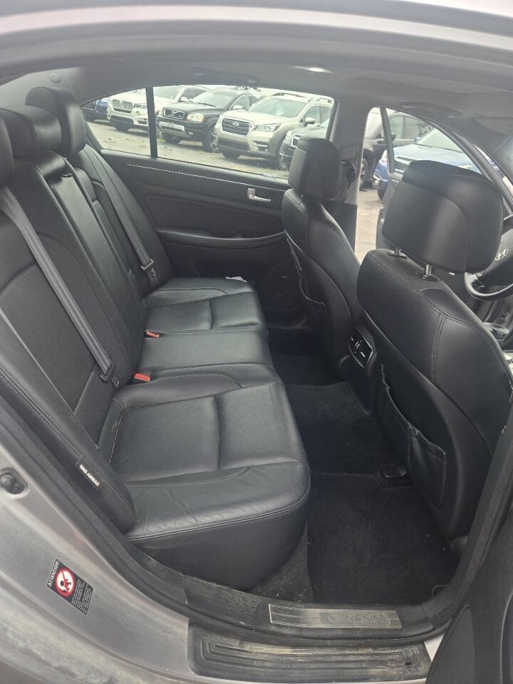 Used 2012 Hyundai Genesis 3.8 w/ Premium Pkg RWD image 13