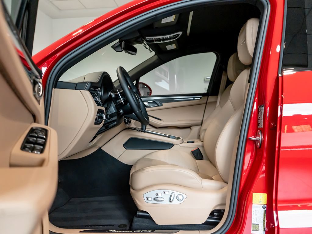 Certified 2025 Porsche Macan GTS AWD/4WD image 5