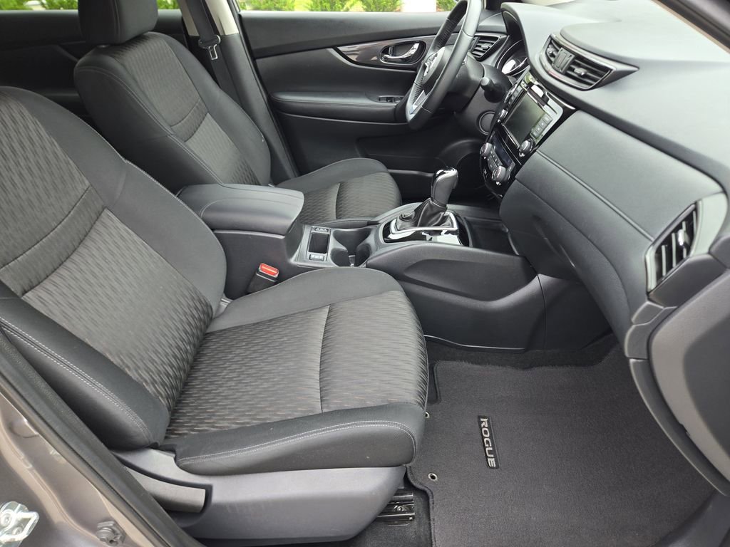 Used 2019 Nissan Rogue SV image 17