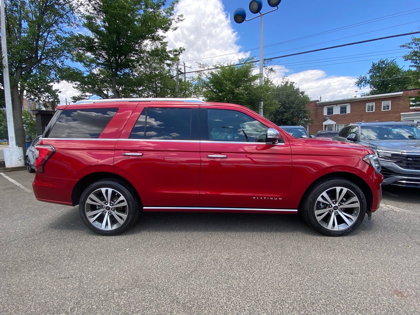 Used 2021 Ford Expedition Platinum RWD image 2