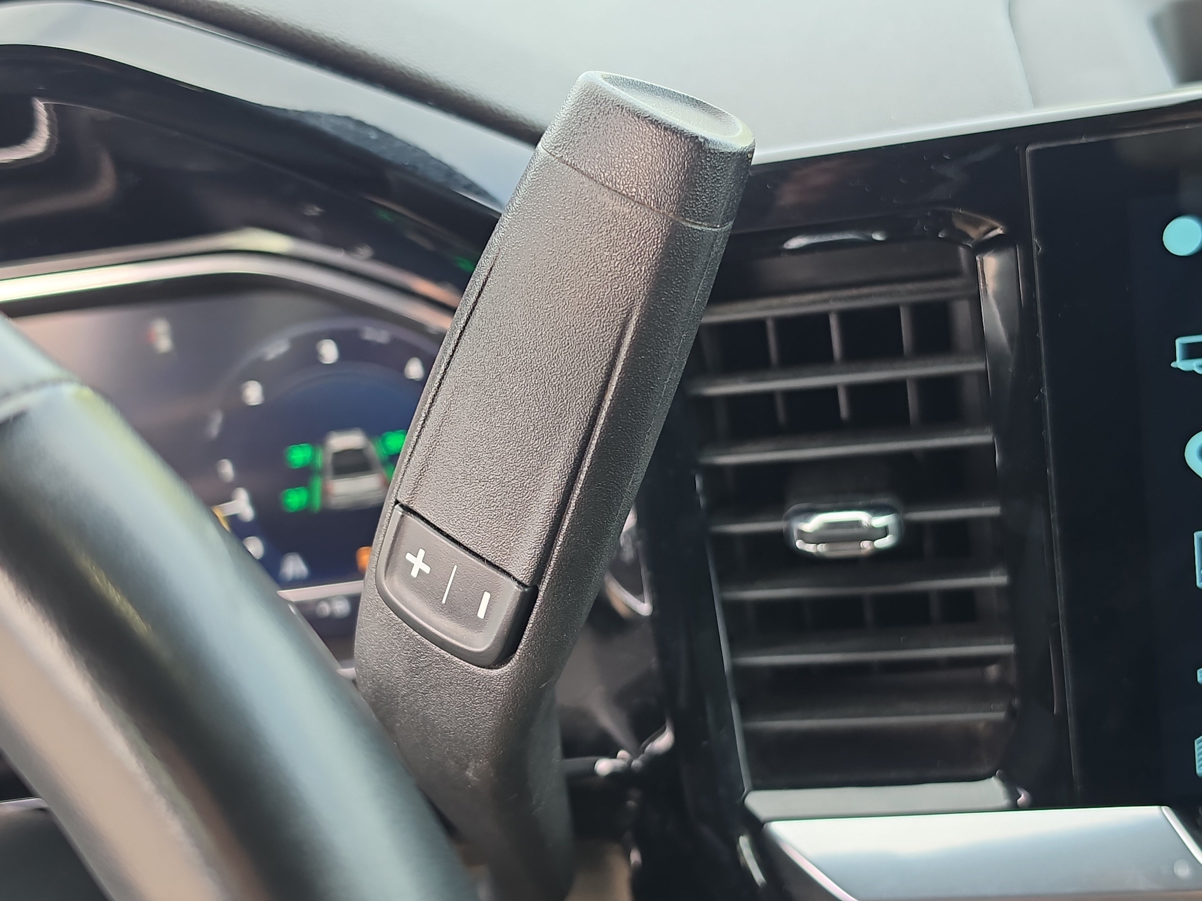 Certified 2025 Chevrolet Silverado 1500 LT RWD image 23