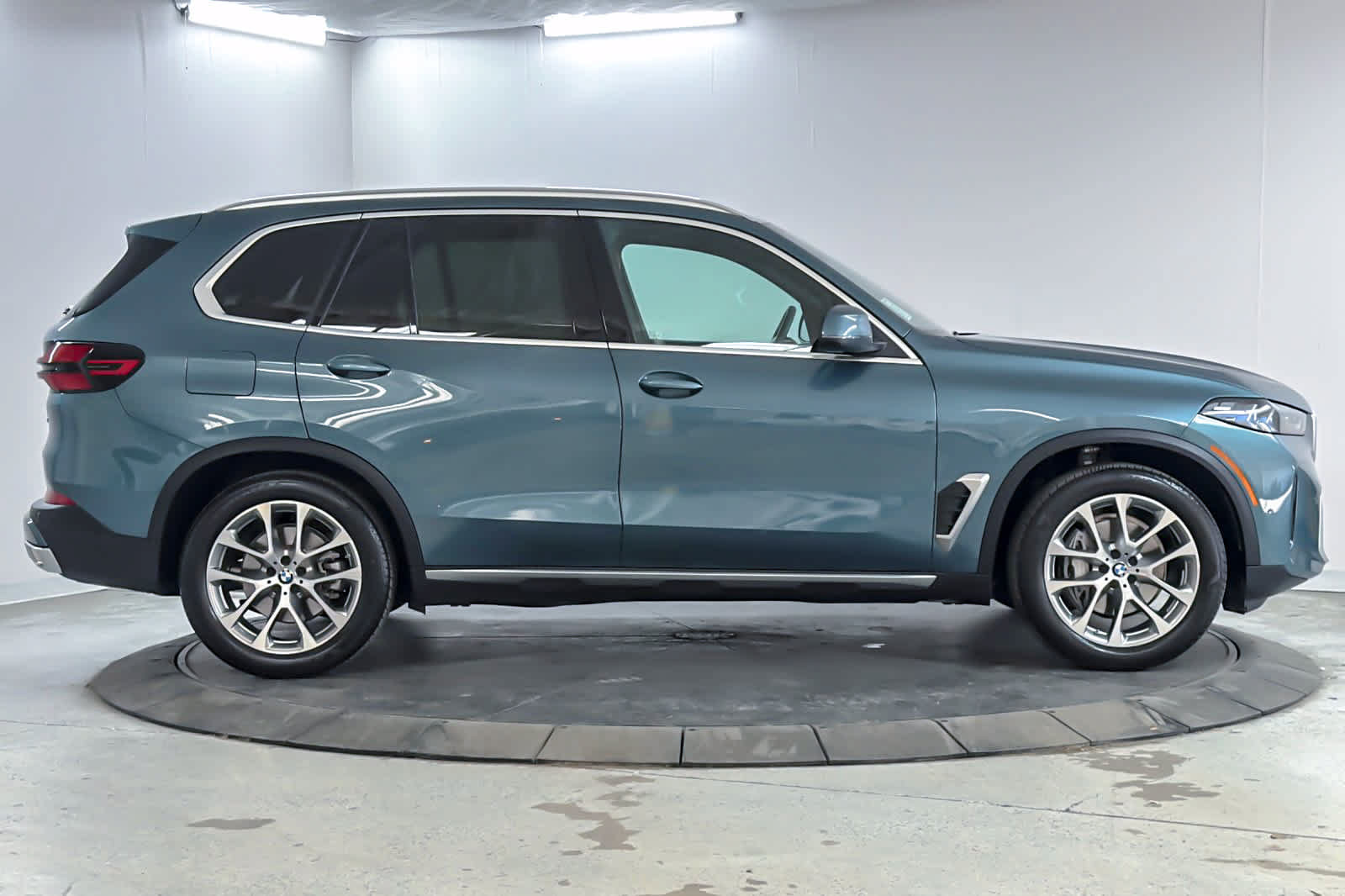 Used 2026 BMW X5 xDrive40i w/ Premium Package AWD/4WD image 8
