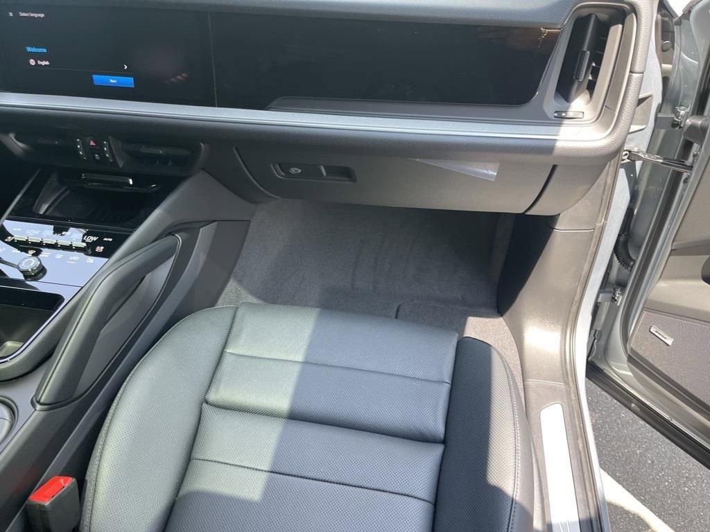 New 2025 Porsche Cayenne image 23