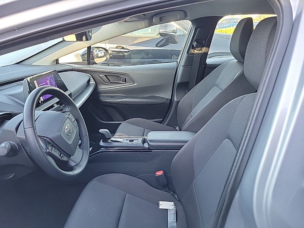 Used 2025 Toyota Prius LE FWD image 6