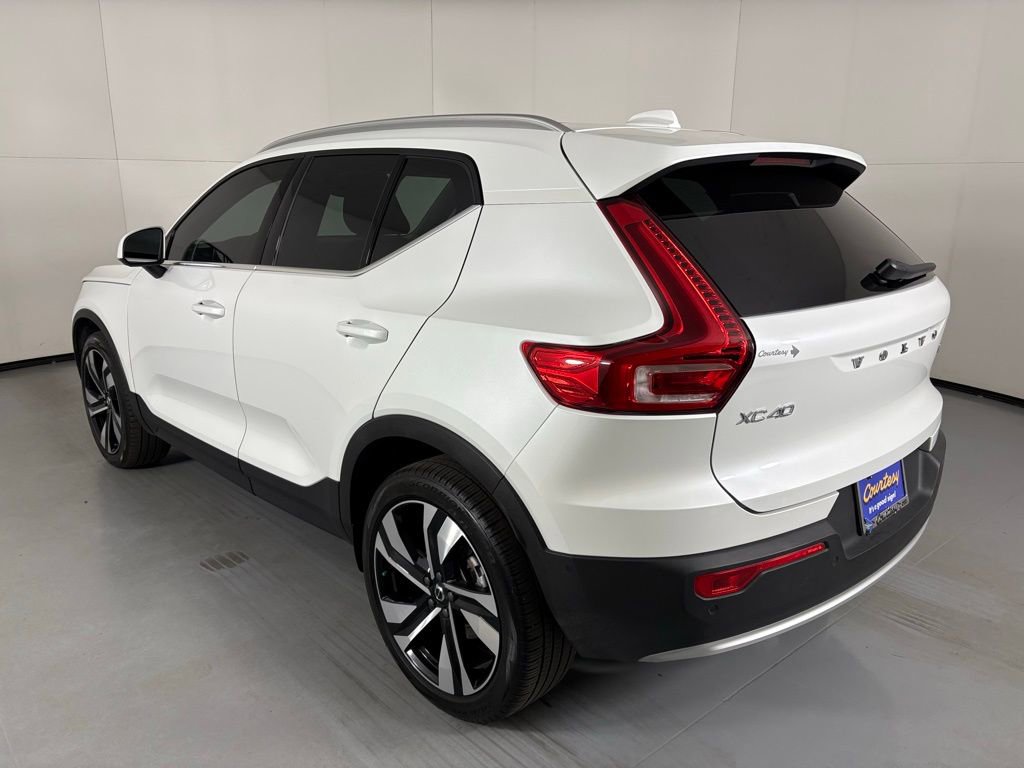 Used 2023 Volvo XC40 B5 Ultimate w/ Protection Package Premier image 6