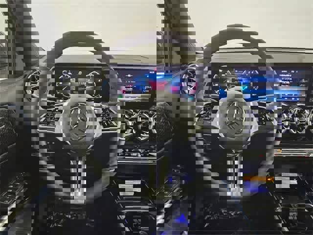 Used 2025 Mercedes-Benz GLB 250 GLB 250 image 24