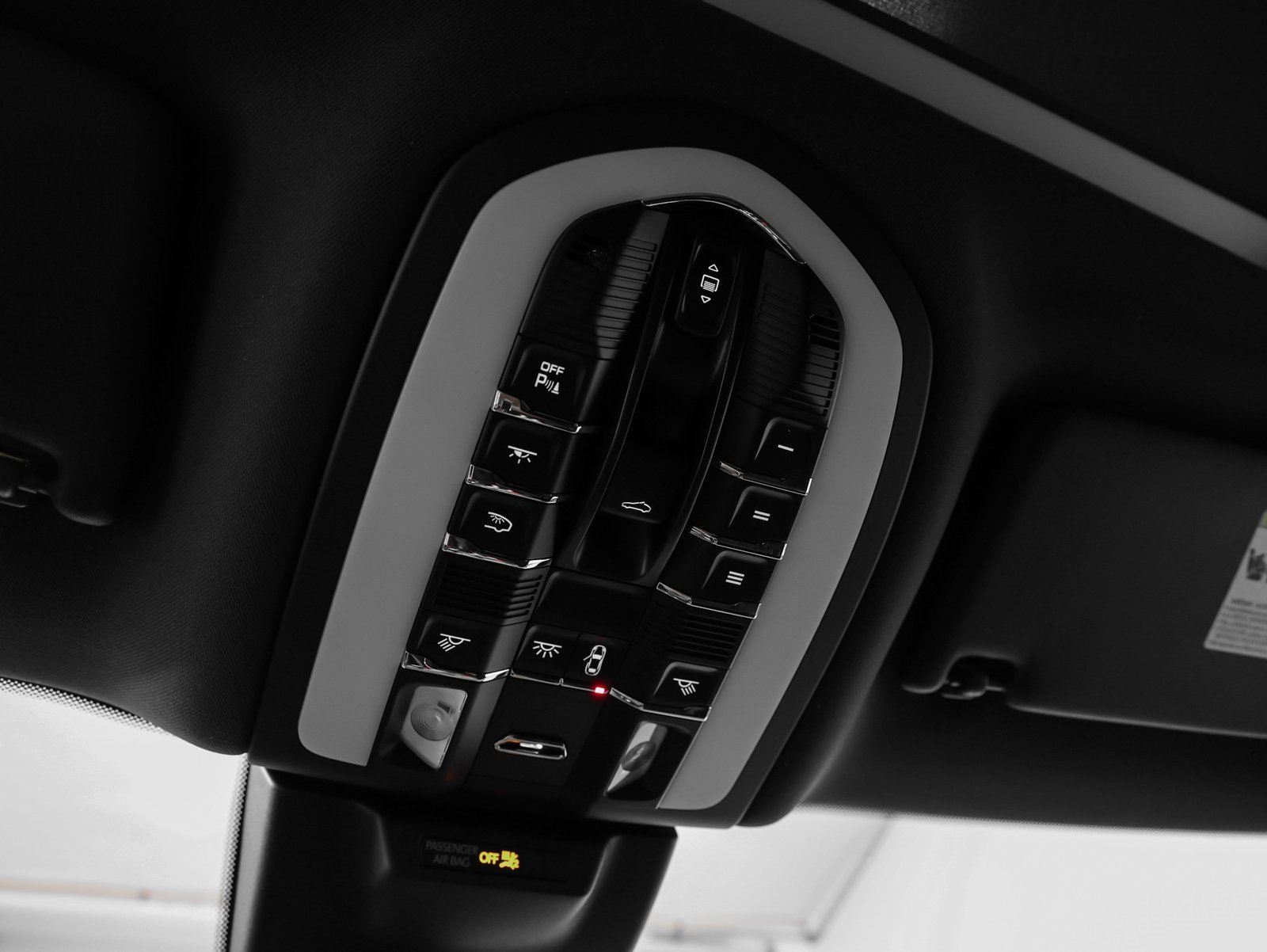 Certified 2025 Porsche Macan image 36