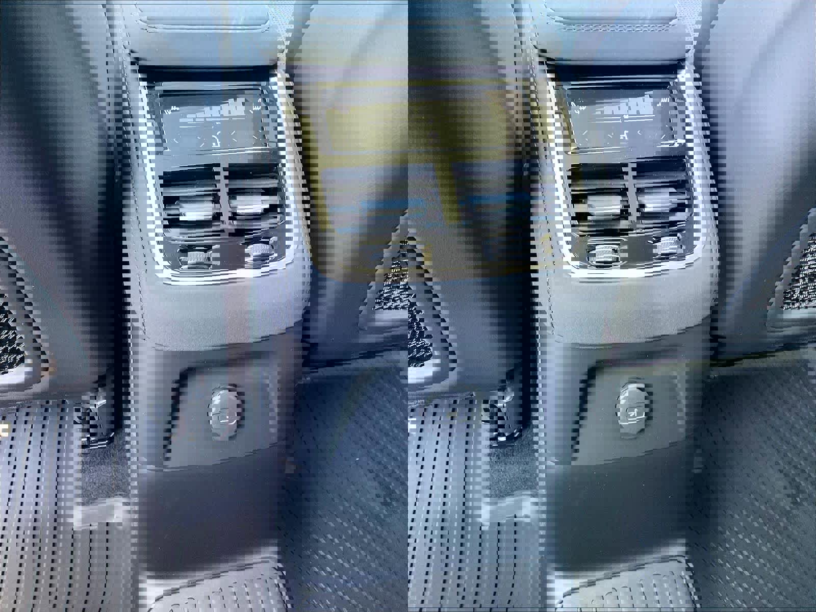 New 2026 Volvo XC90 T8 Ultra w/ Protection Package image 16