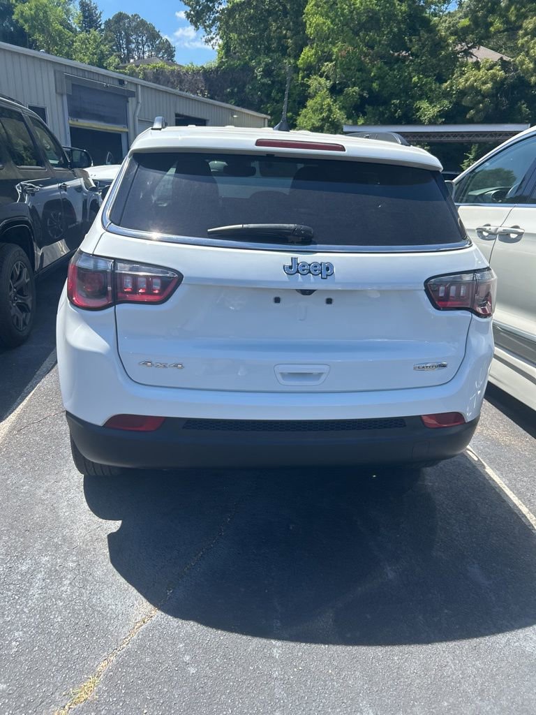 Used 2024 Jeep Compass Latitude image 2