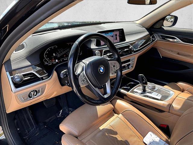 Used 2022 BMW 740i w/ Premium Package image 13