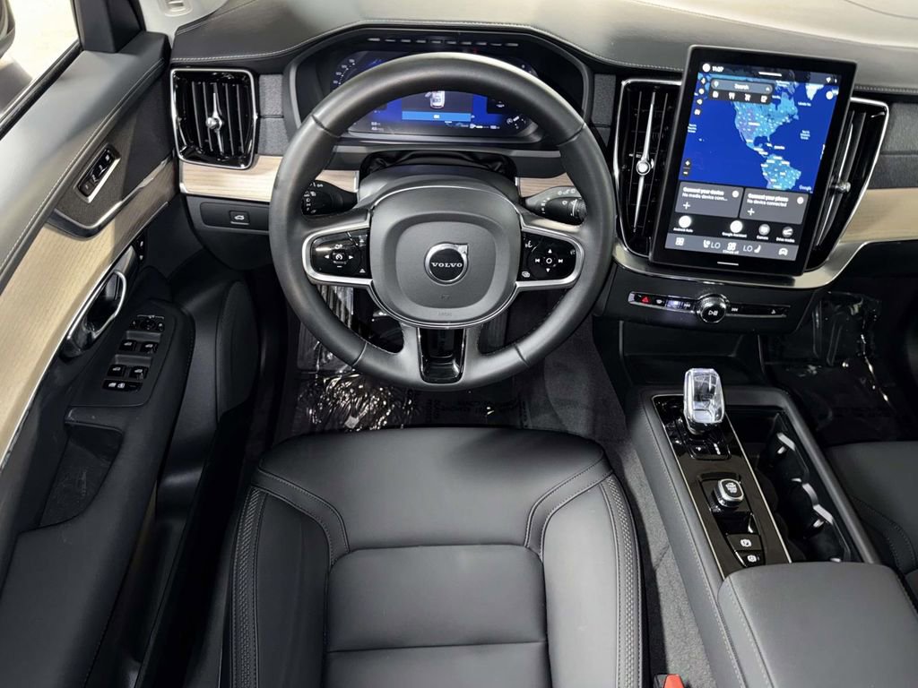 Used 2025 Volvo XC90 B6 Plus image 4