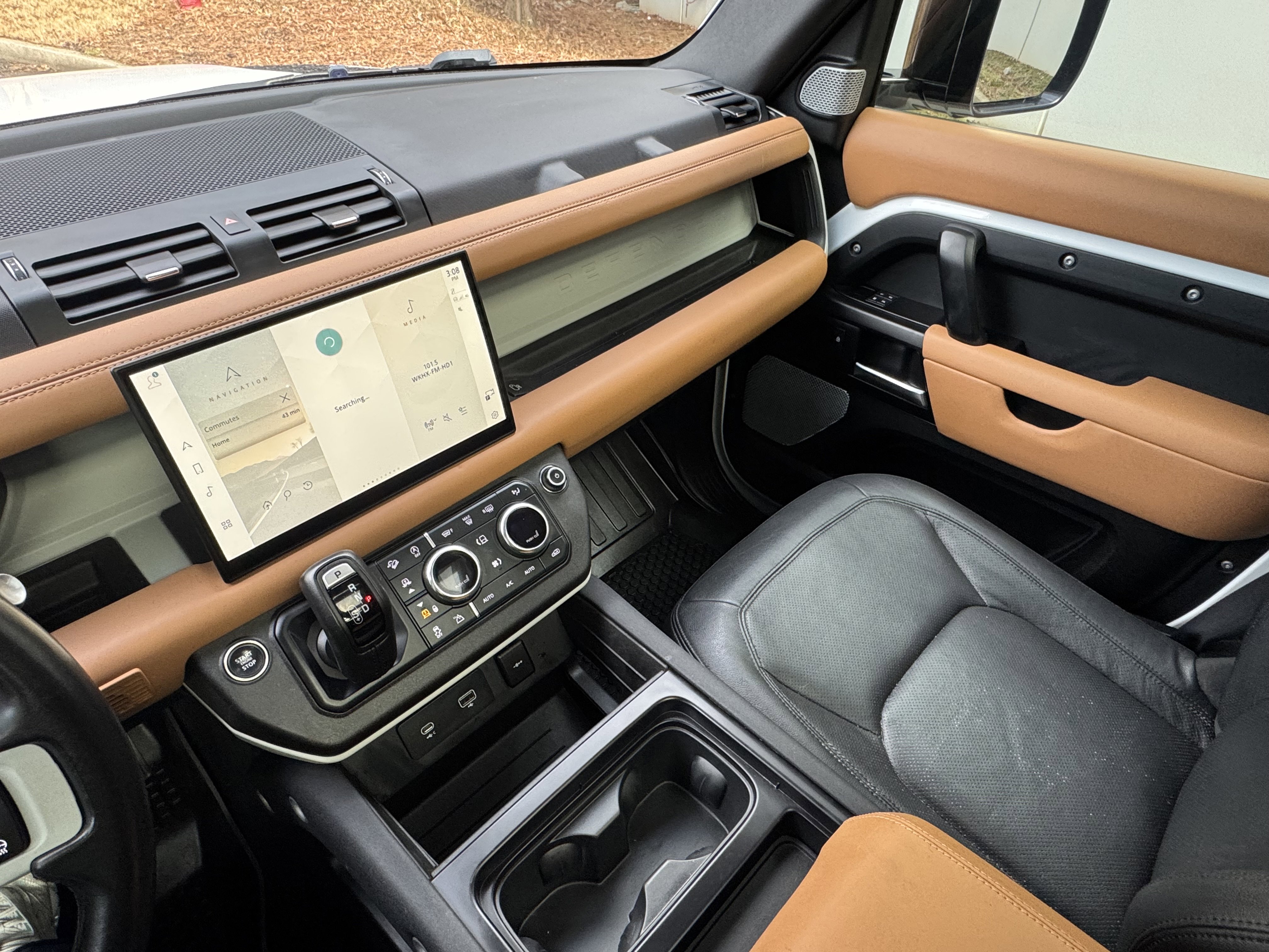 Used 2023 Land Rover Defender 130 S image 40