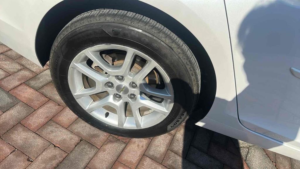 Used 2015 Chevrolet Malibu LT image 16