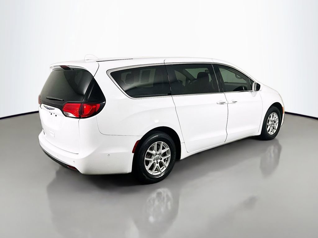 Used 2020 Chrysler Pacifica Touring w/ Advanced Safetytec Group image 7