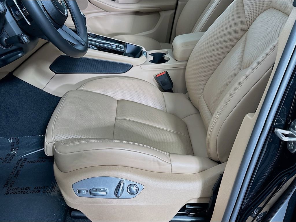 Used 2025 Porsche Macan image 22