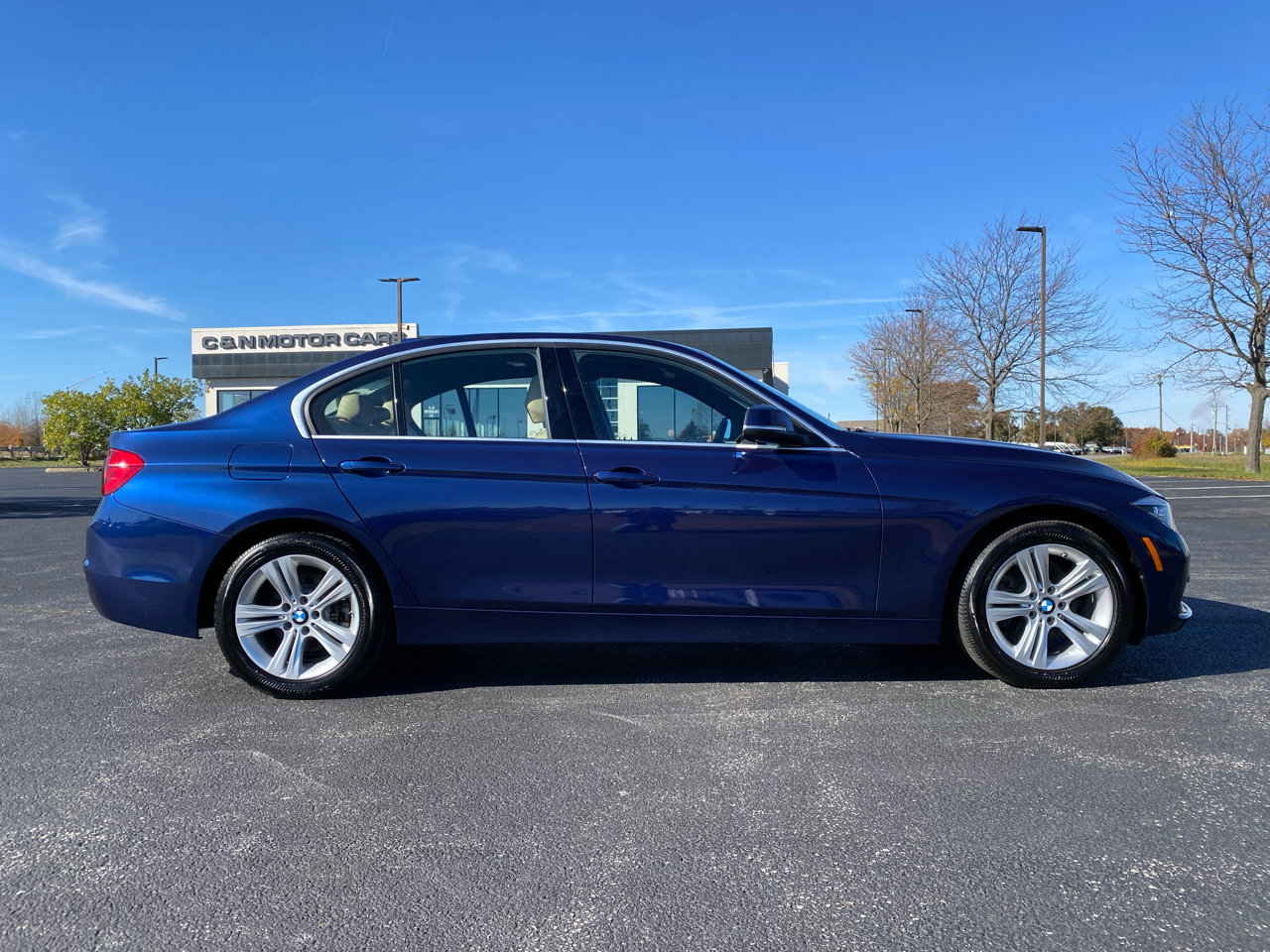 Used 2018 BMW 330i xDrive 330i xDrive SULEV Sedan w/ Premium Package image 4