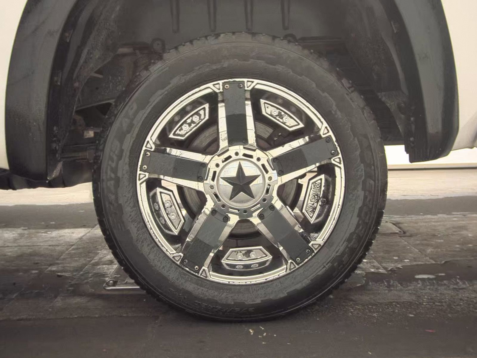 Used 2014 Toyota Tundra Limited image 12