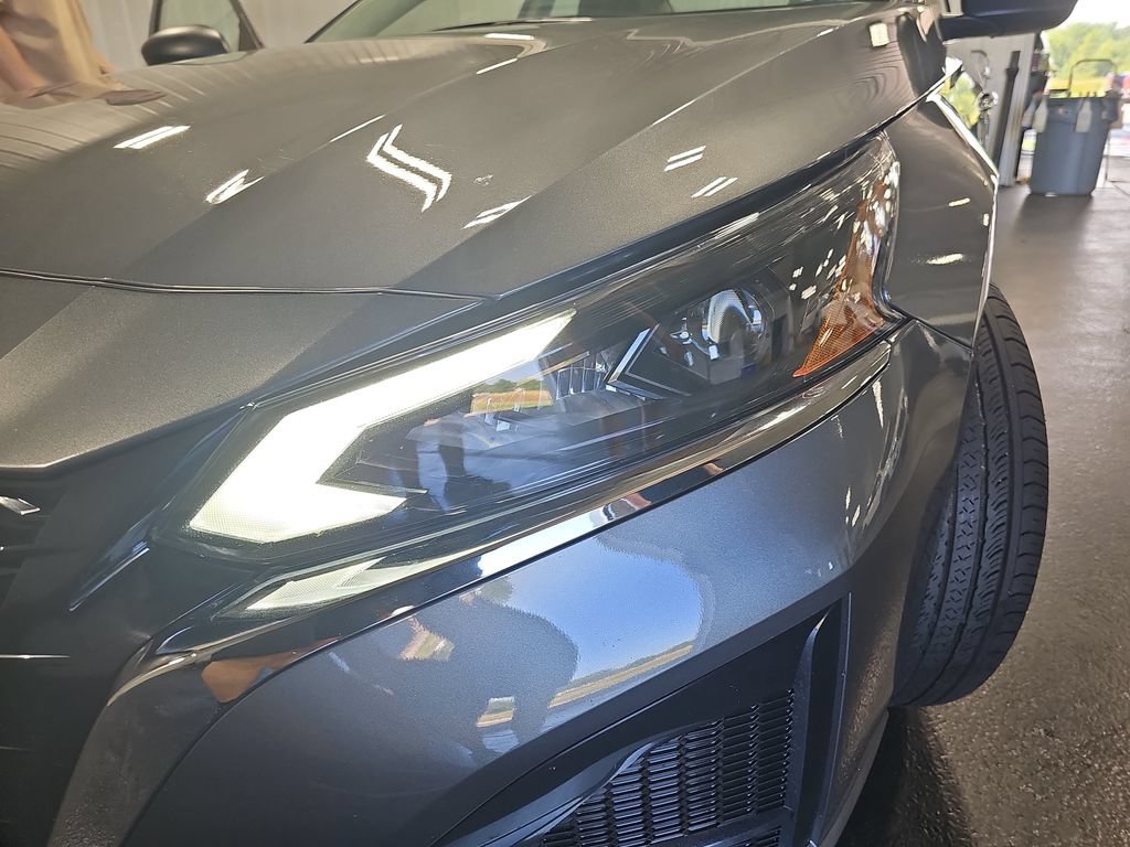 Certified 2025 Nissan Altima 2.5 SV FWD image 30