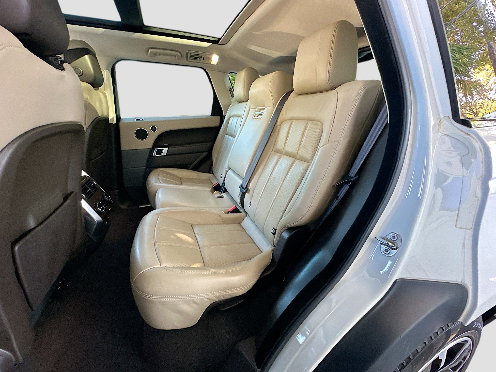 Used 2021 Land Rover Range Rover Sport HSE Silver Edition image 25