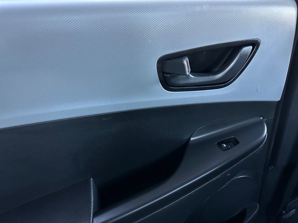 Used 2019 Hyundai Kona SE image 32