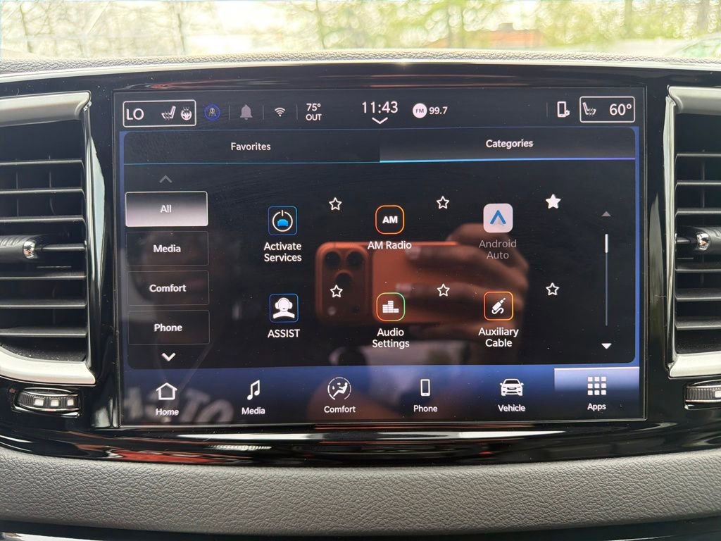 Used 2025 Chrysler Pacifica Select image 21