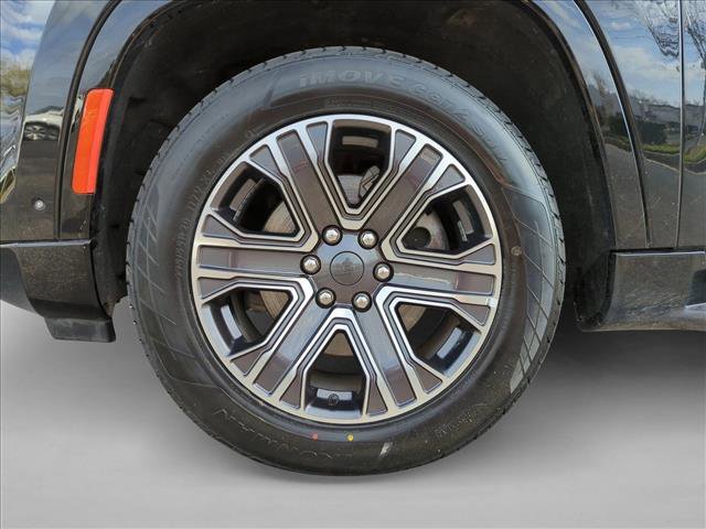 Used 2024 Jeep Wagoneer L Series II w/ Flexible Seating Group image 24