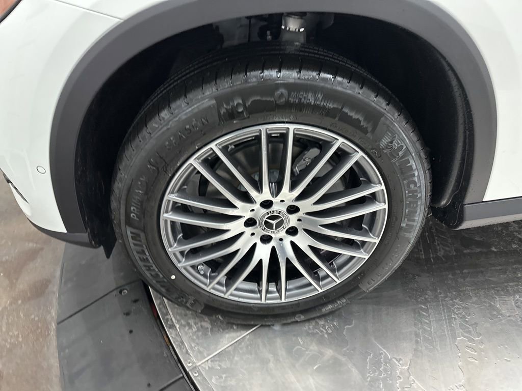New 2026 Mercedes-Benz GLC 300 image 32