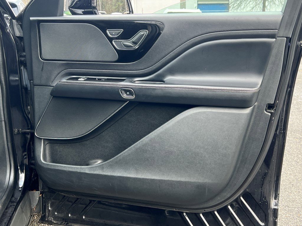 Used 2021 Lincoln Aviator Standard Sport Utility image 9