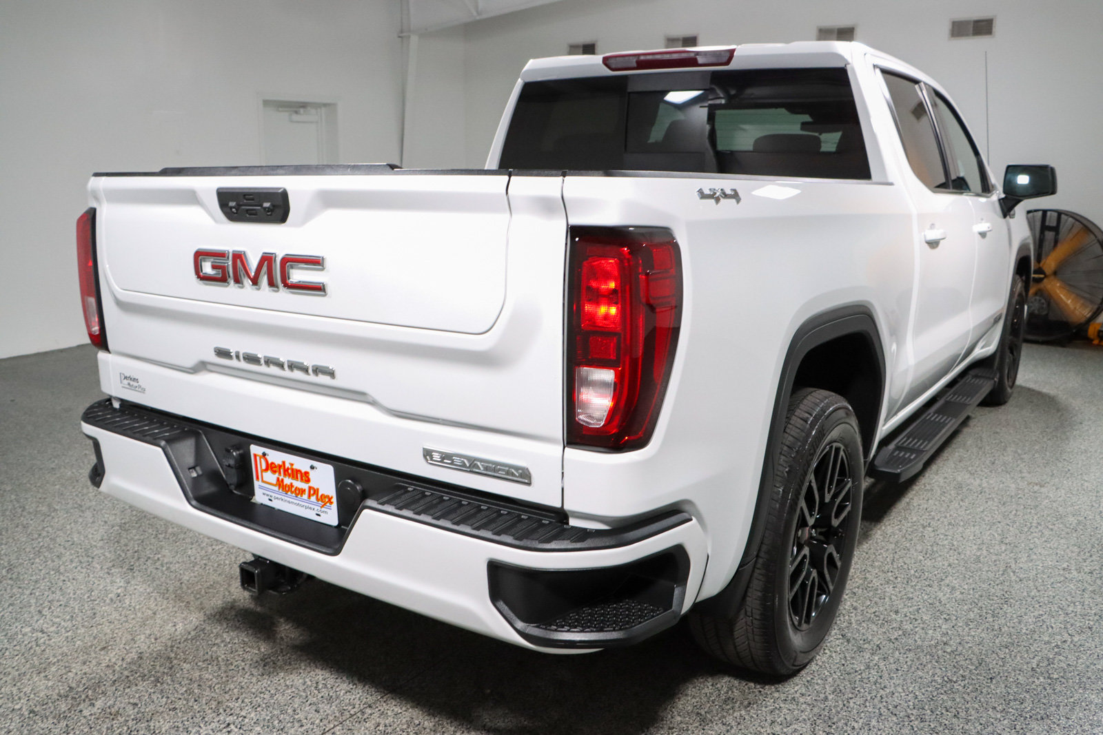 Used 2022 GMC Sierra 1500 Elevation w/ Preferred Package AWD/4WD image 7