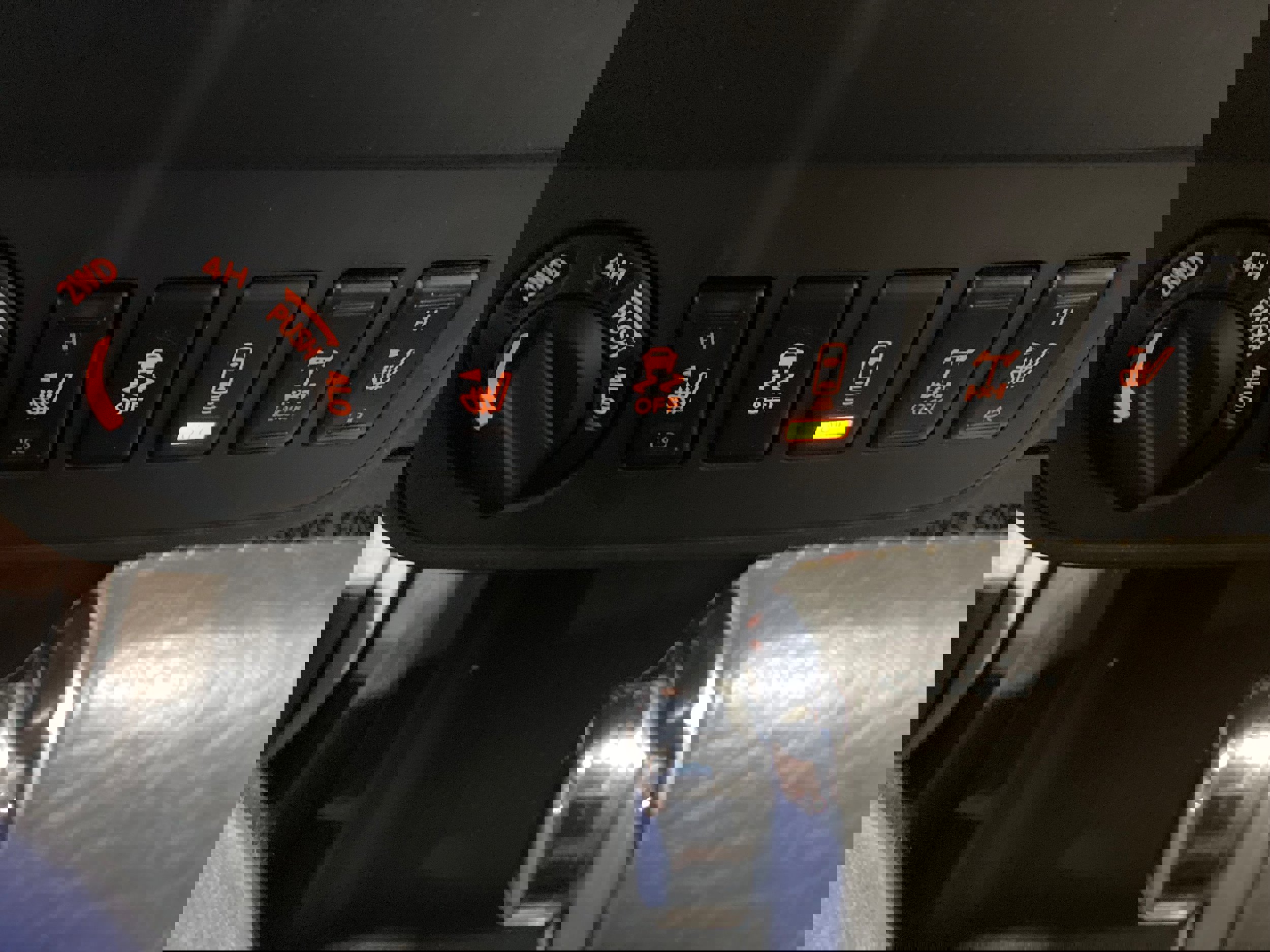 Used 2017 Nissan Frontier PRO-4X image 28