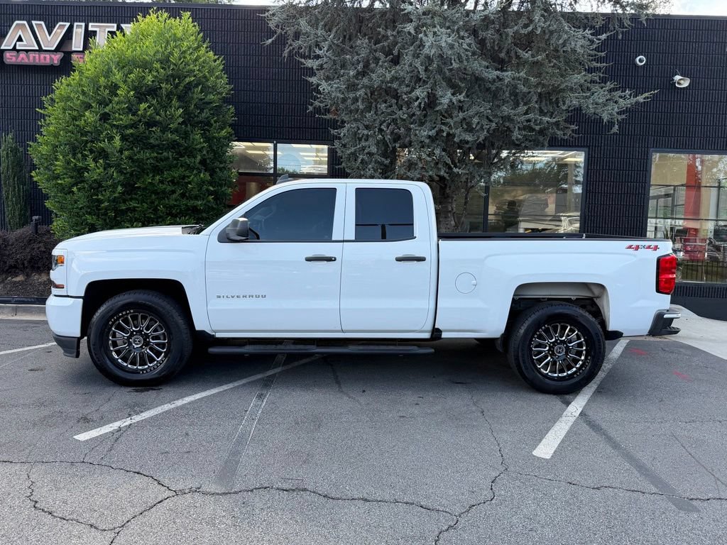 Used 2019 Chevrolet Silverado 1500 Custom w/ Custom Convenience Package AWD/4WD image 9