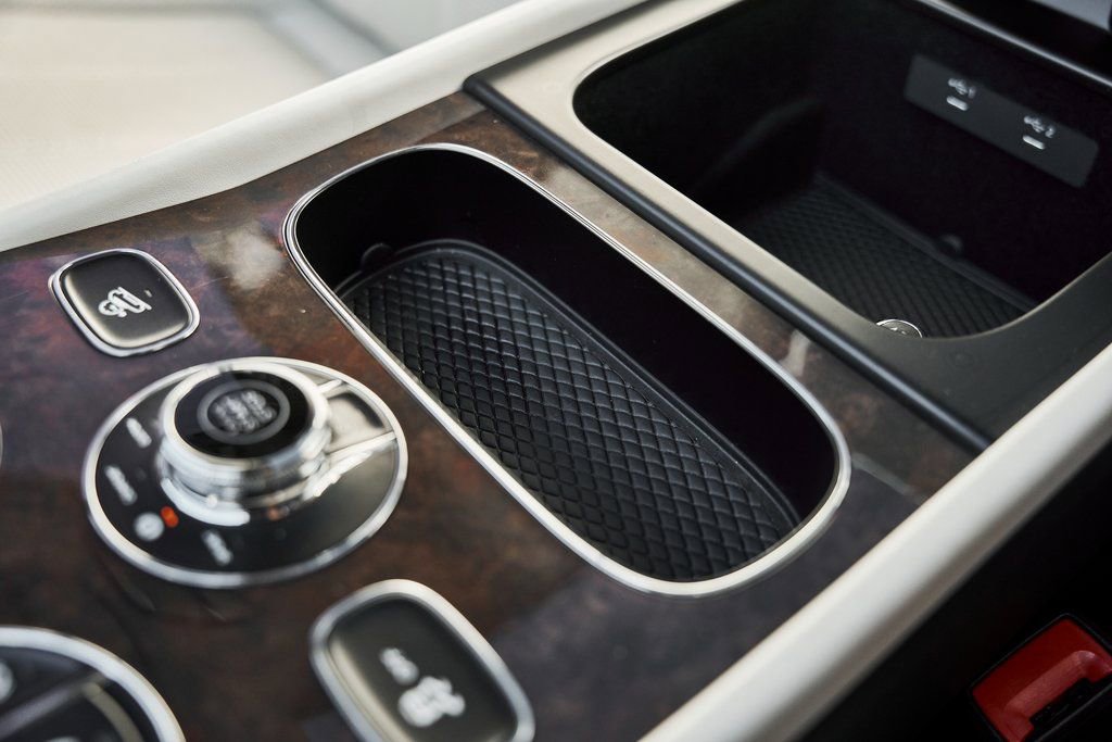 Used 2023 Bentley Bentayga Extended Wheelbase AWD/4WD image 68