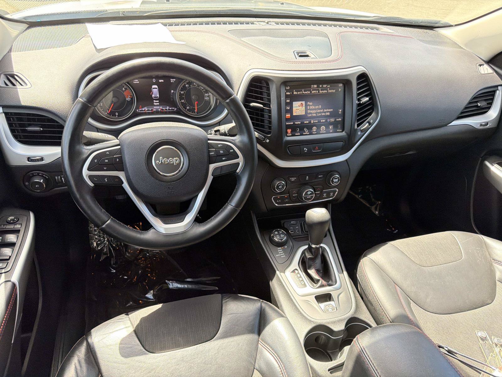 Used 2018 Jeep Cherokee Trailhawk AWD/4WD image 7