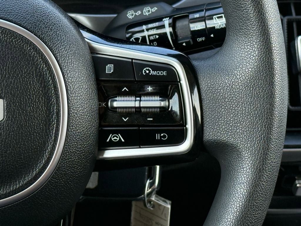 Used 2023 Kia Sorento LX image 21