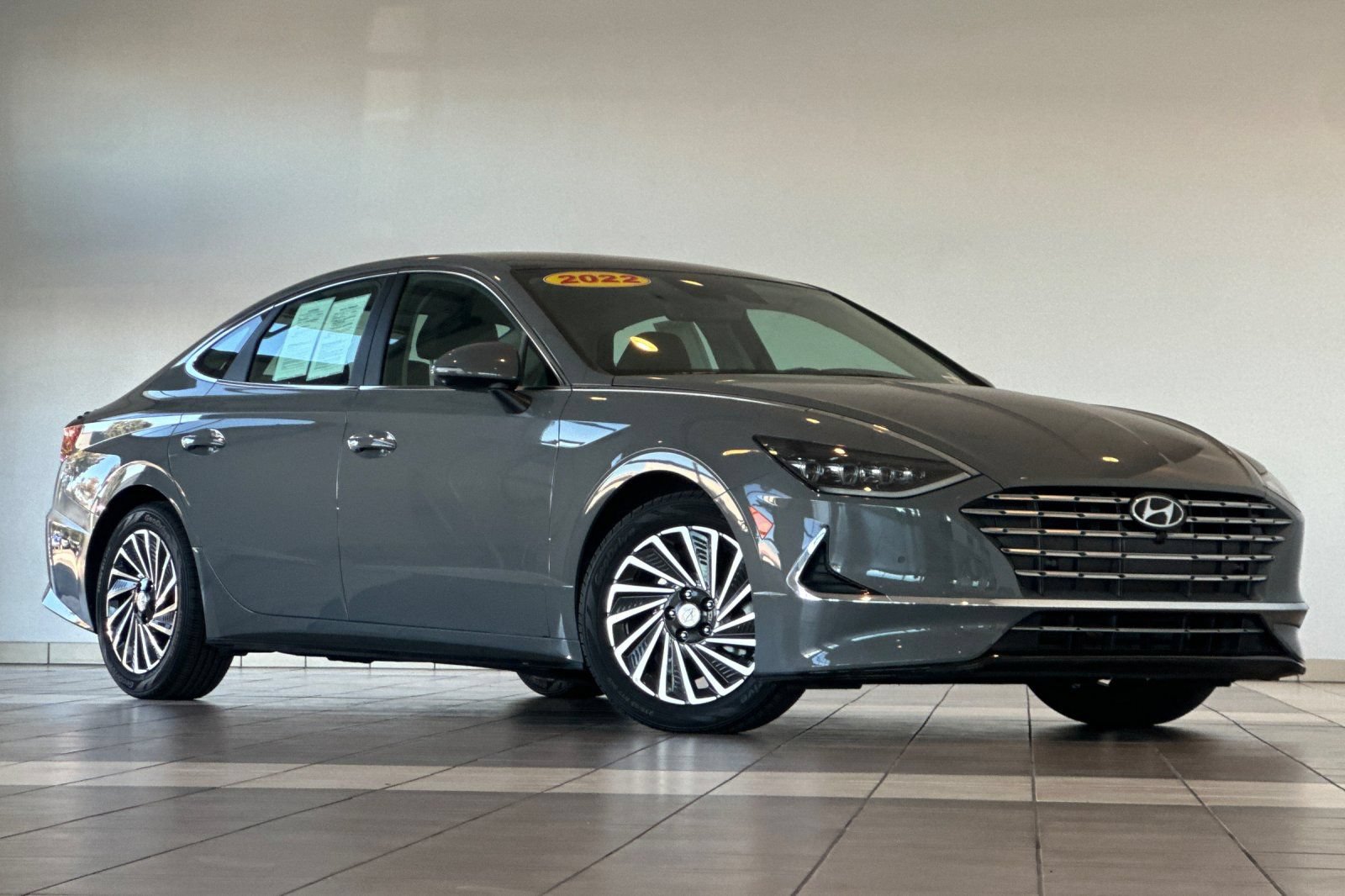 Used 2022 Hyundai Sonata Limited FWD image 2