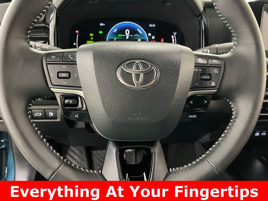 Used 2025 Toyota Camry SE image 4