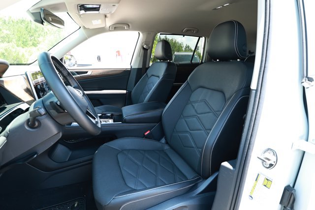 Used 2025 Volkswagen Atlas SE w/ Black Wheel Package FWD image 22