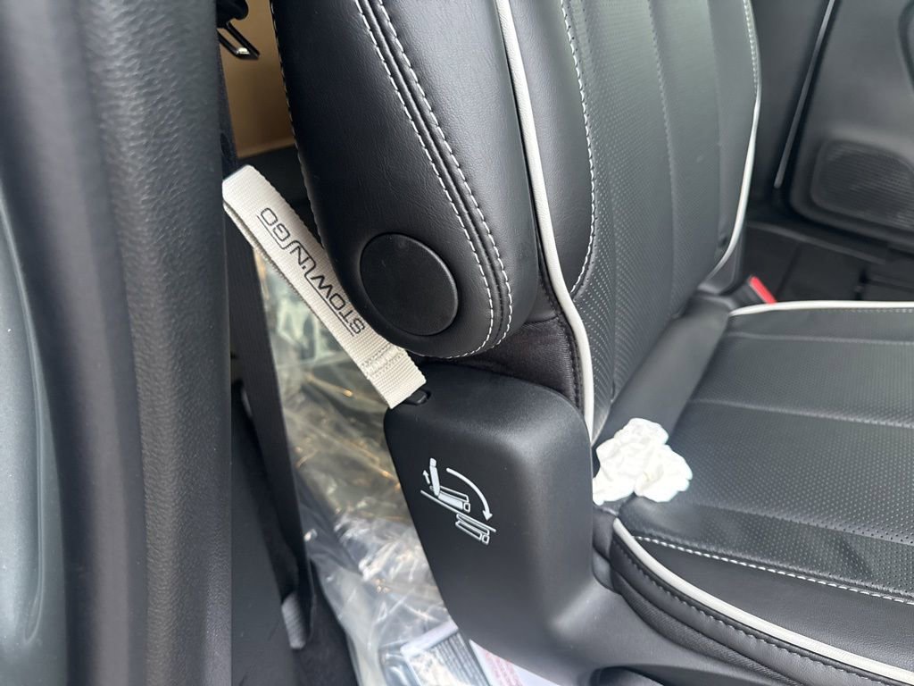 New 2026 Chrysler Pacifica Limited w/ S Appearance Package image 41